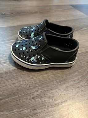 Native Kids Black Slip-On Sneakers with Light Blue and Navy Splatter